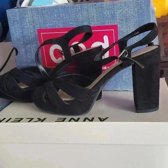 ☆☆☆POP Garcelle black heels size 7 & 9.5 available - Picture 5 of 7